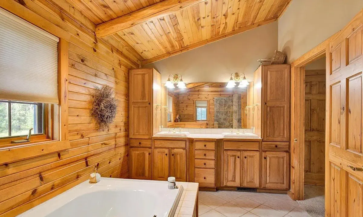 Main Bathroom