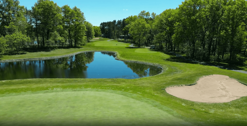 Video chasing the drink cart on Hole 16
